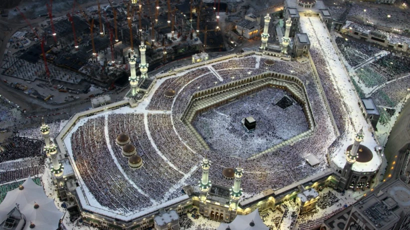 7 Reasons to Book December Umrah Packages Early