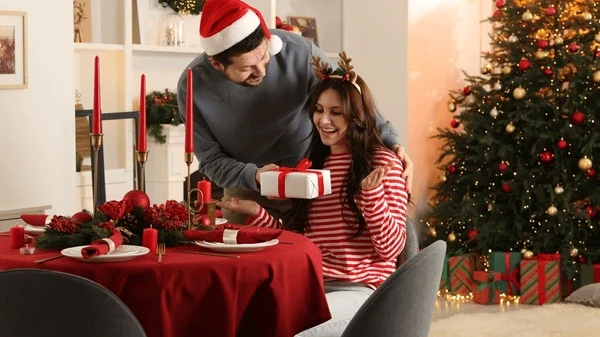 How to Plan a Romantic Christmas Celebration with Your Boyfriend