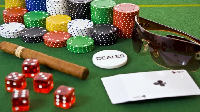 How to Choose the Perfect Custom Poker Set for Every Game Night