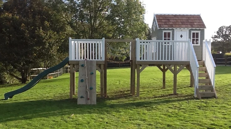 How to Reduce Bee Attraction Around Outdoor Pet Areas