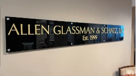 Benefits of Partnering with a Professional Acrylic Sign Company for Chicago Businesses