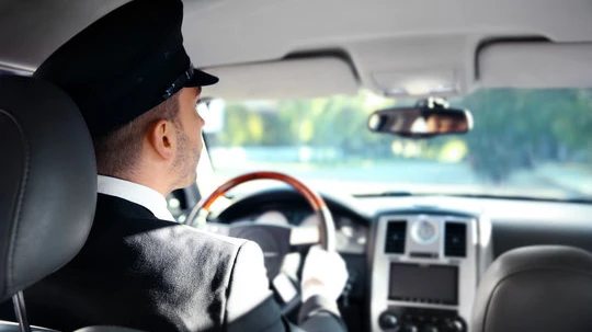 What Makes a Professional Chauffeur Different from Drivers