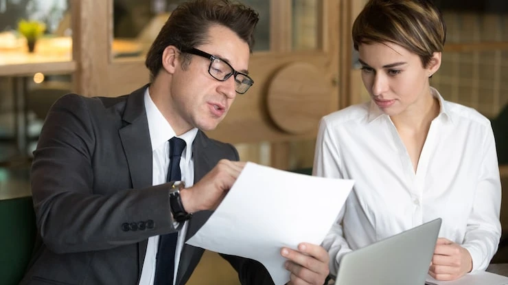 SaaS Contract Lawyer: The Complete Guide To Protecting Your Software Business