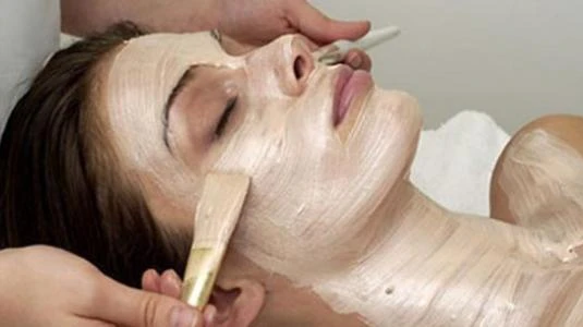 How Does Cosmelan Peel Treatment Improve Uneven Skin Tone?