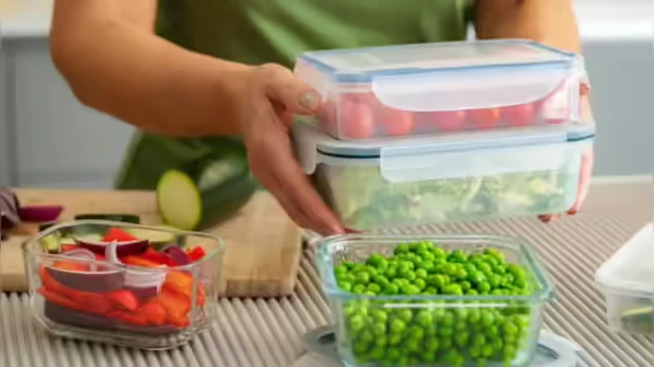 6 Types of Food You Should Not Store in Plastic Containers: Food Authority’s Strict Guidelines on Plastic Materials Safe for Food Products