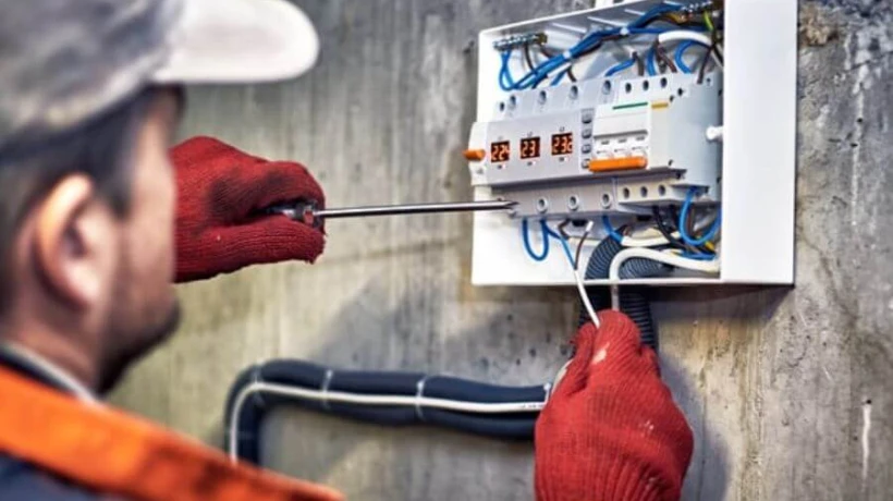 Licensed Electrician in Coquitlam: Reliable Residential & Commercial Electrical Services