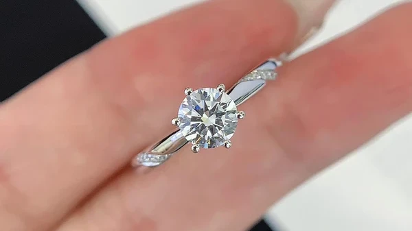 Smart Ways to Buy Lab Diamond Rings Without Overspending