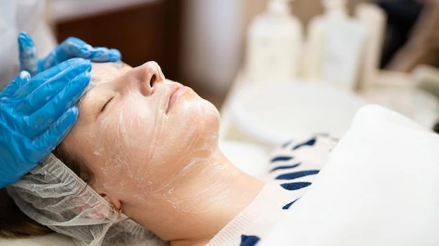 How Does a Deep Cleansing Facial Refine Skin Texture Naturally?