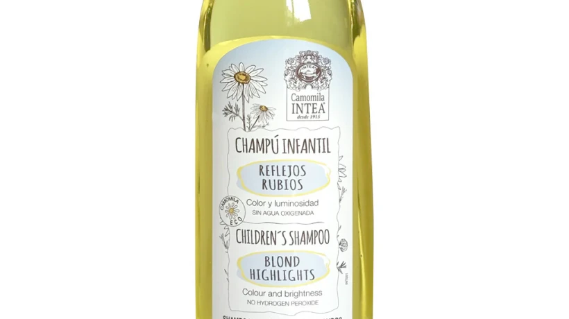 Blonde Hair Lightening Made Easy with Natural Chamomile Products