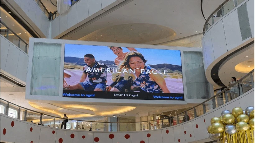 How can a mall video wall boost shopper engagement and sales?