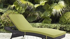 How Do I Choose the Best Sun Loungers for My Outdoor Space?