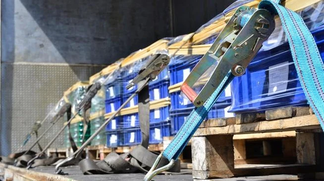 7 tips for a tight tie down: Ensuring cargo safety with ratchet straps and trailer seals.