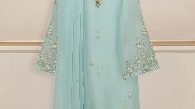 Is Buying Pak Clothes Online Cheaper Than Local Boutiques?
