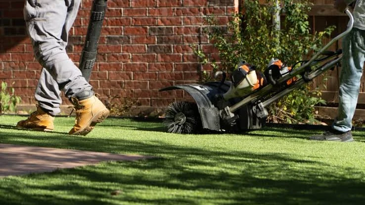 7 Proven Retaining Wall Contractor Tips for a Solid Backyard