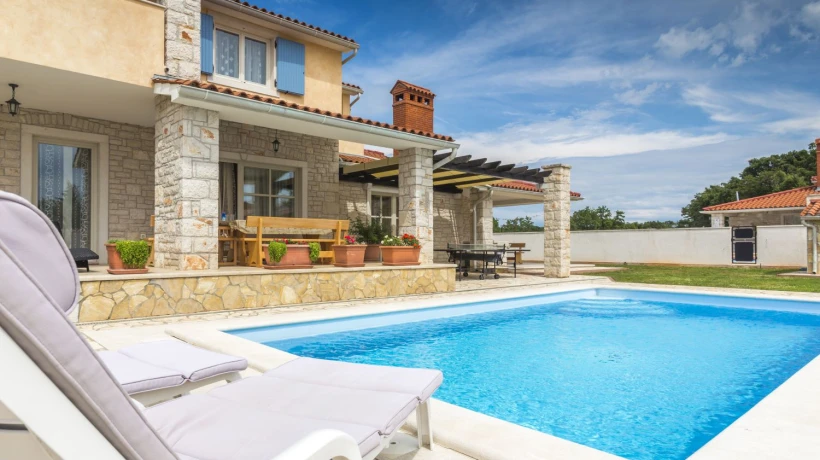How Long Does Swimming Pool Remodeling in League City Take?