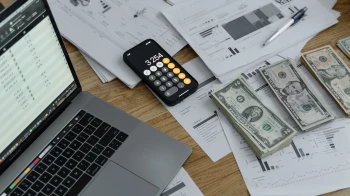 SaaS Bookkeeping vs. Regular Bookkeeping Services Comparison: What Growing Businesses Should Know