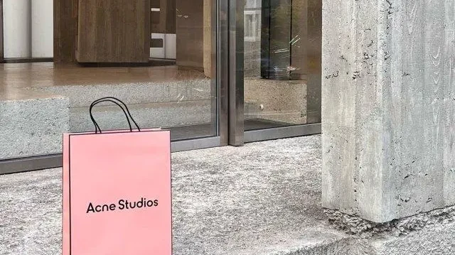 Acne Studio & Acne Studios Écharpe: A Modern Style Guide