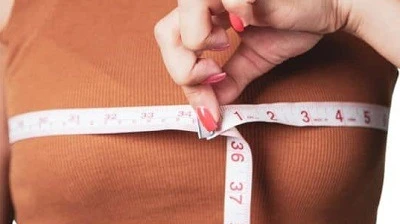 كيفية تقييم جودة الجلد قبل إجراء عملية تكبير الثدي