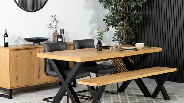 Oak Extendable Dining Tables: Style, Functionality and Buying Tips