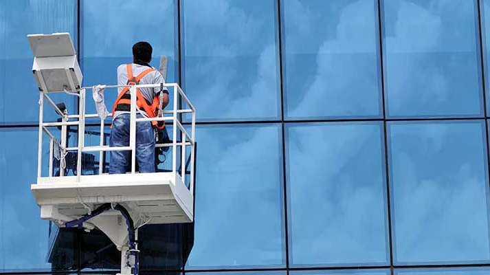 Commercial Window Cleaning in Dallas TX and Pressure Washing for a Spotless Business Exterior