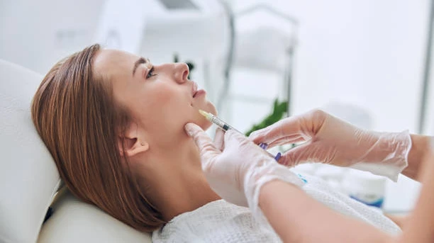 Dermal Fillers Injection in Dubai for Neck Lines and Décolletage Rejuvenation
