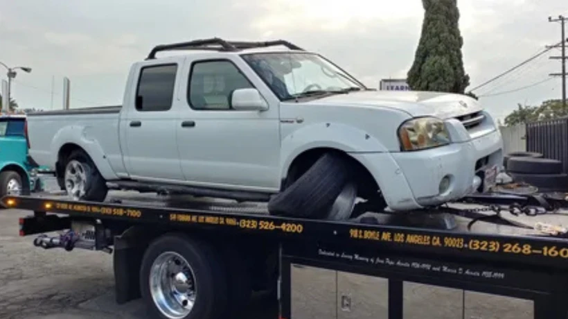 Why Is Professional Light-Duty Towing a Smart Choice for Broken Vehicles?